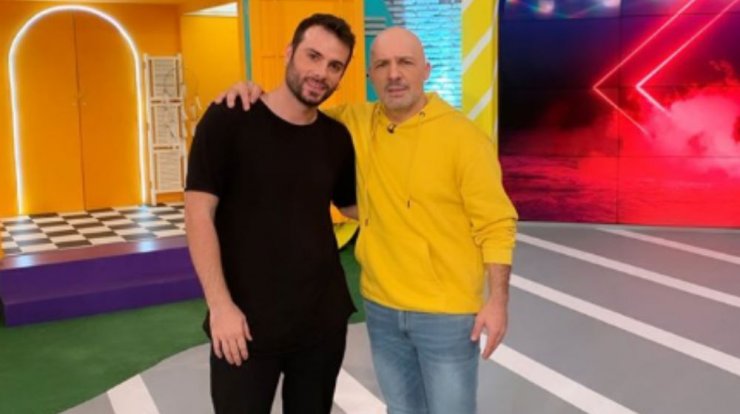 Ερμογένης Σκιτίνης: Αντικατέστησε τους Alcatrash στην εκπομπή του Νίκου Μουτσινά