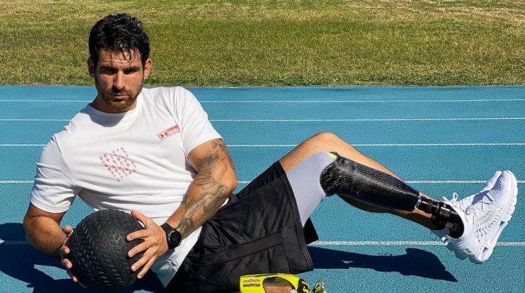 Ετεοκλής Παύλου: Η viral εικόνα με την κόρη του και το προσθετικό του μέλος που συγκινεί