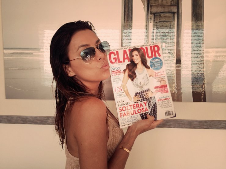 Eva Longoria: Ποζάρει περήφανη με το εξώφυλλό της φίλης της [φωτογραφίες]