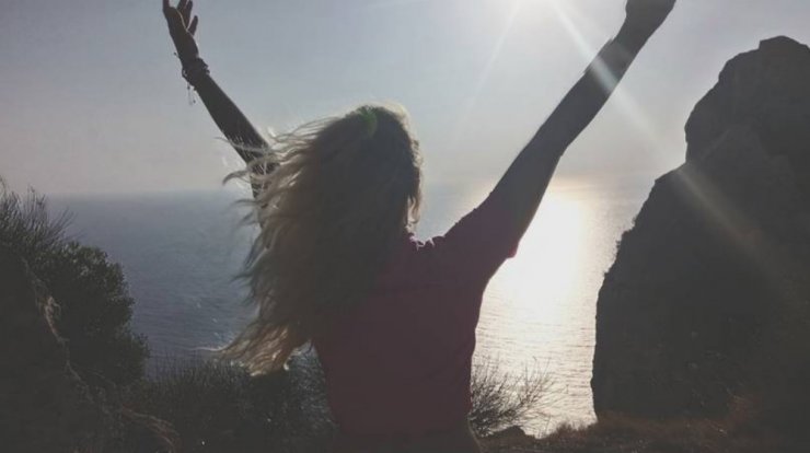 Ελληνίδα τραγουδίστρια παντρεύτηκε με επώνυμο Κύπριο για κουμπάρο 