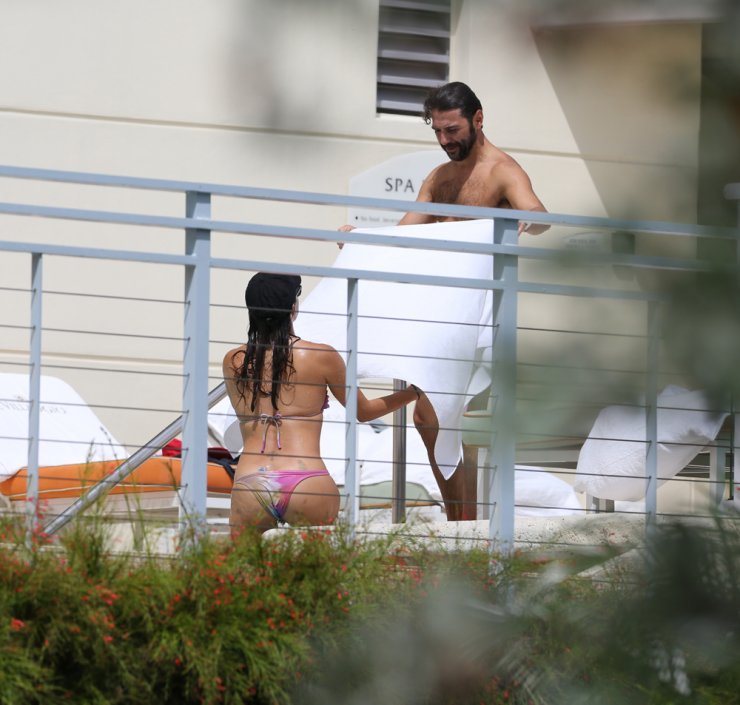 Το σέξυ κορμί της Eva Longoria στην παραλία [εικόνες]