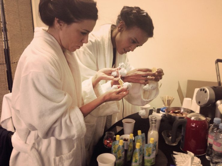 Δείτε την καυτή Eva Longoria να ετοιμάζεται για φωτογράφηση