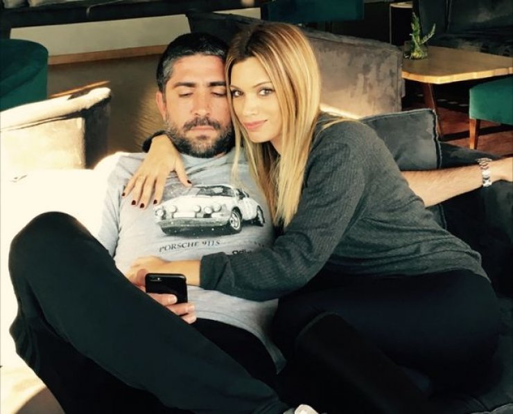 Εικόνες από το σπίτι του Μιχάλη Κωνσταντίνου και της Εβελίνα Κυράστα στην Κύπρο 