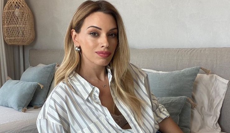 Εβελίνα Κυράστα: Σας δείχνει την πιο hot τάση στα παπούτσια για το καλοκαίρι