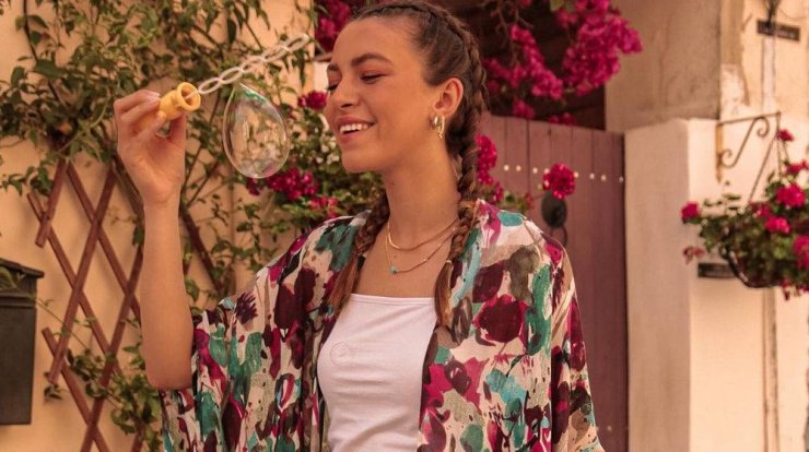 Έχετε δει τη μαμά της Εβελίνας Σκίτσκο; Είναι νεότατη και κούκλα! [εικόνα]