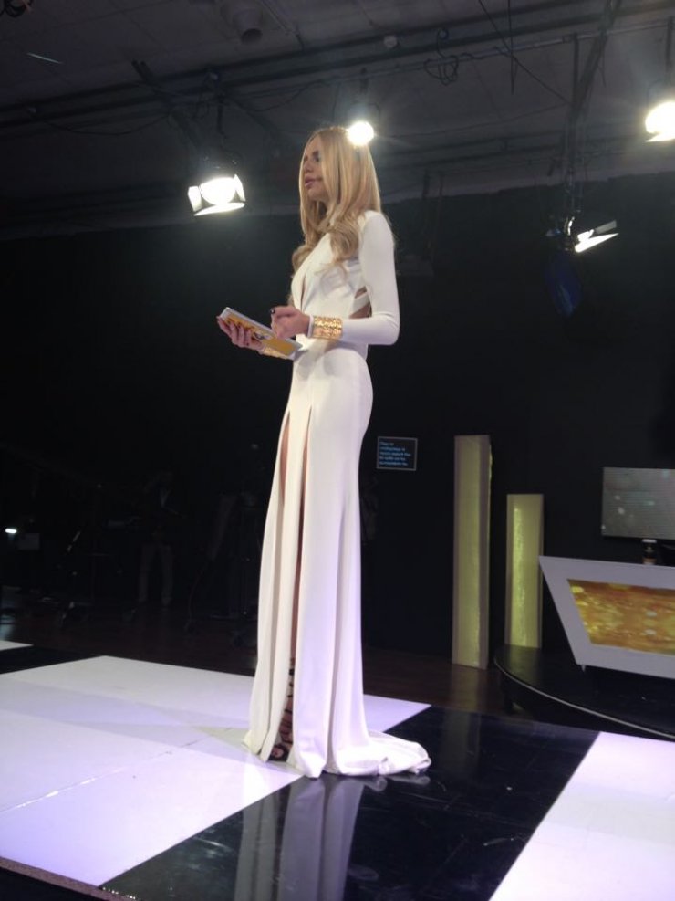 Έβελυν Καζαντζόγλου: Τι επέλεξε να φορέσει στο πρώτο live των Mr. Cyprus