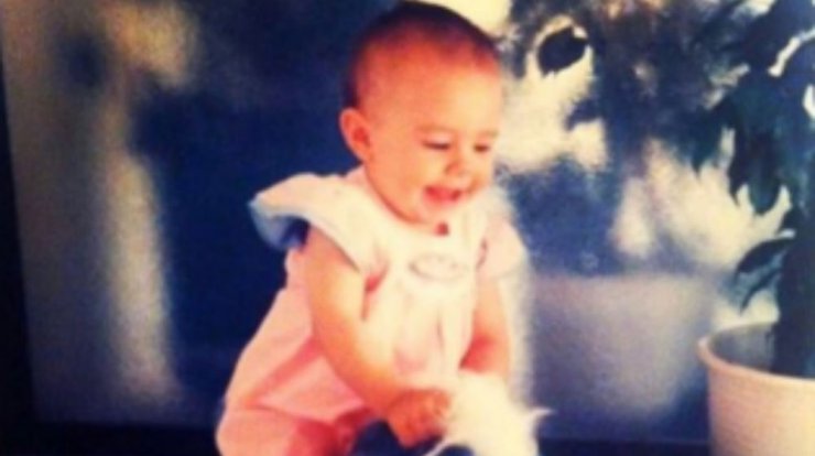 Το μωράκι στην εικόνα είναι πανέμορφη Ελληνίδα μοντέλο!