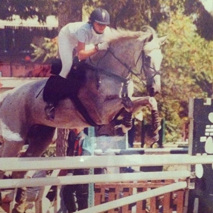 Ποια παρουσιάστρια της κυπριακής τηλεόρασης είναι το κοριτσάκι στη φωτογραφία;