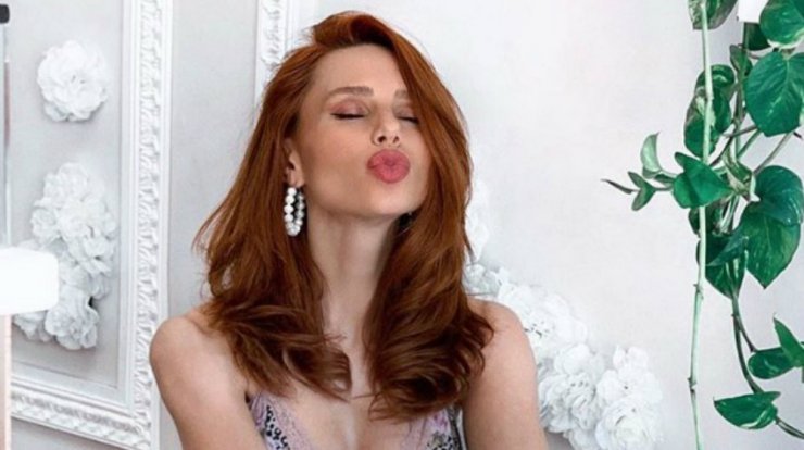 Έβελυν Καζαντζόγλου: Μας έδειξε το υπέροχο δώρο που της χάρισε ο σύντροφός της για τον Άγιο Βαλεντίνο