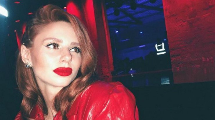 Όταν ο σύντροφος της Έβελυν Καζαντζόγλου αποκάλυψε τη σχέση τους και δεν το είχαμε καταλάβει