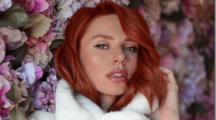 Έβελυν Καζαντζόγλου: Απέδειξε με τρία looks της ποσό chic είναι το κουστούμι 