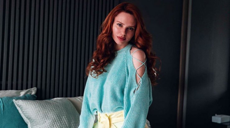 Έβελυν Καζαντζόγλου: Αποκάλυψε το μυστικό της γκαρνταρόμπας της που σίγουρα θα θες να αντιγράψεις [βίντεο]