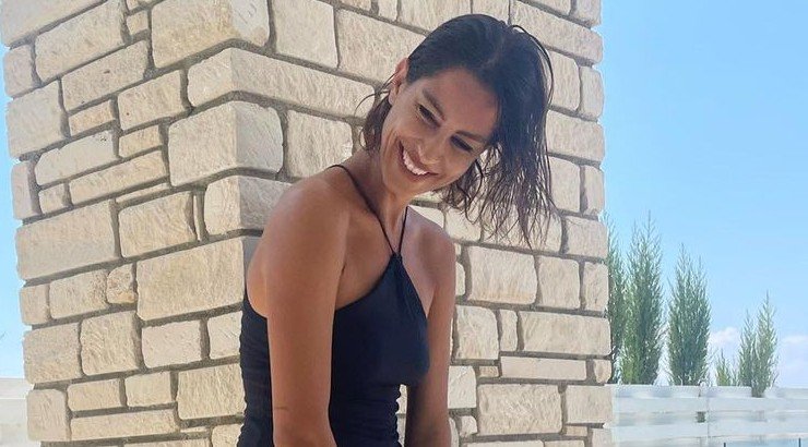 Κωνσταντίνα Ευριπίδου: Φωτογραφήθηκε με τα παιδιά της στο πιο instagrammable σημείο του νησιού! 