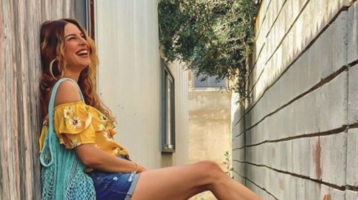 Κωνσταντίνα Ευριπίδου: Το απρόοπτο που της συνέβη ενώ πόζαρε για φωτογραφία σε γκρεμό! [βίντεο]