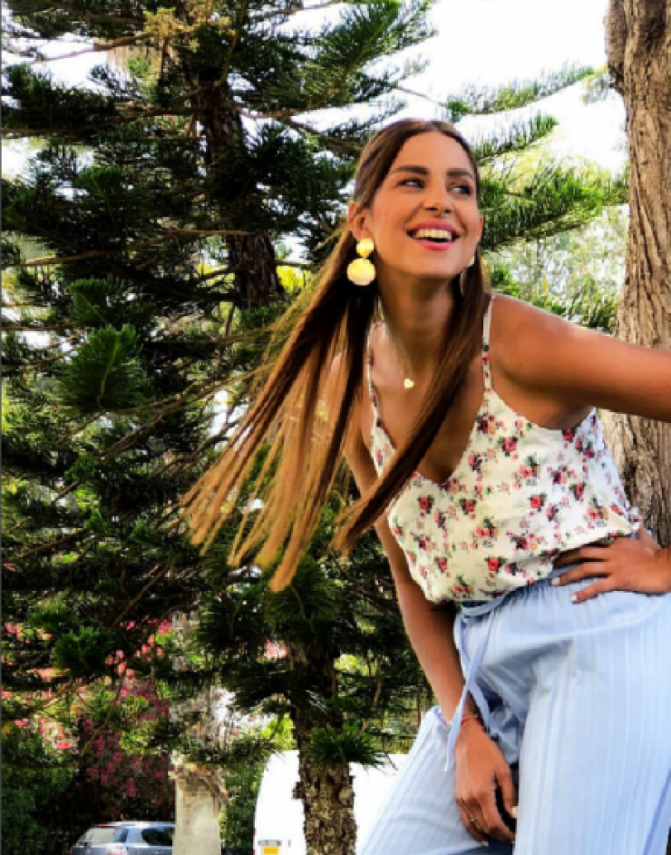 Κωνσταντίνα Ευριπίδου: Tο στιλιστικό της τρικ για τη δημιουργία ενός casual look με τη sequined φούστα