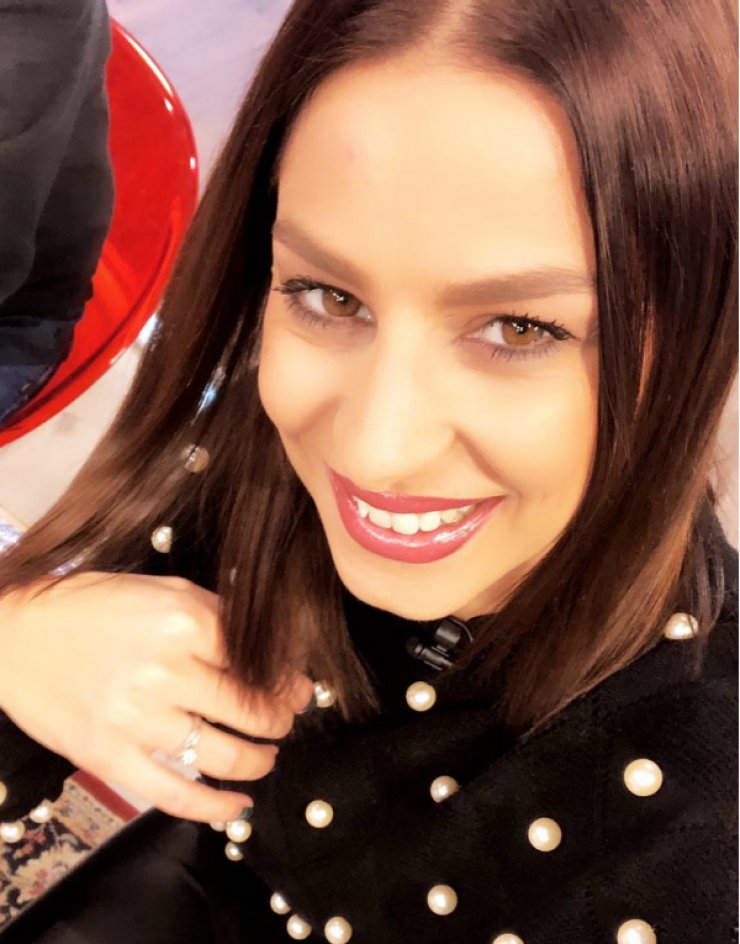 Κωνσταντίνα Ευριπίδου: Μας βάζει στο όμορφο υπνοδωμάτιο του σπιτιού της!