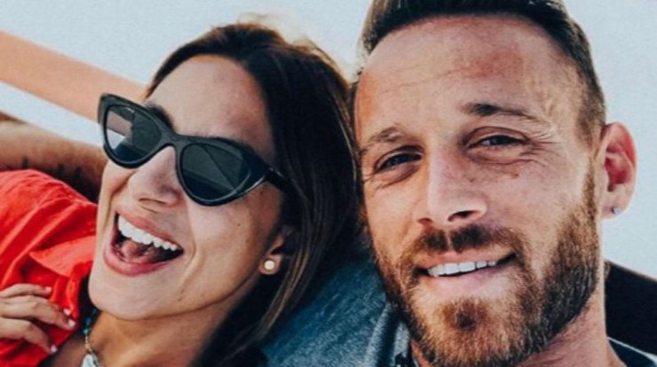 Κωνσταντίνα Ευριπίδου: Αποκάλυψε ποιο item από την γκαρνταρόμπα της μοιράζεται με τον σύζυγό της!