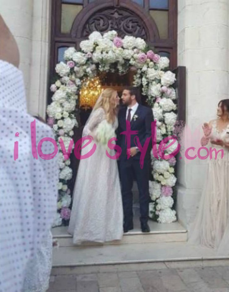 Να ζήσετε! Δείτε την έξοδο του ζευγαριού από την εκκλησία! [εικόνες]