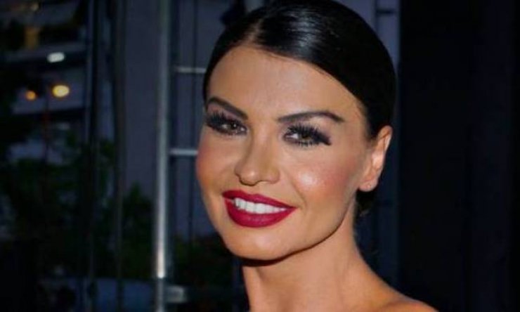 Νυφούλα ντύθηκε ξανά η Νίνα Λοτσάρη