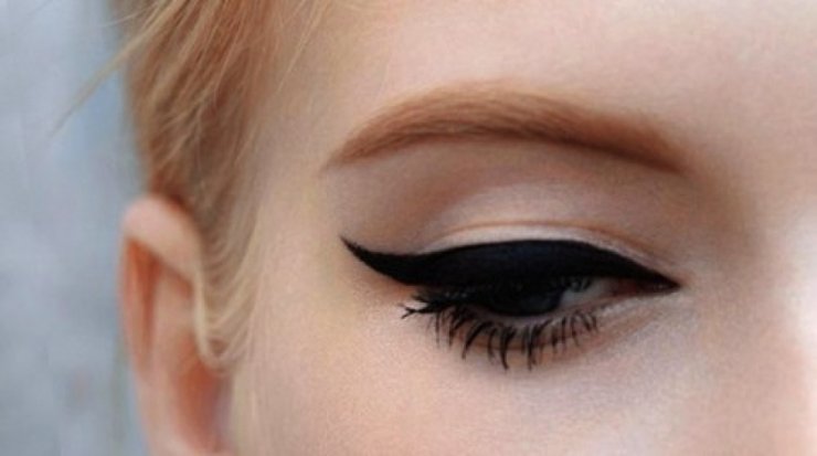 Δεν τα καταφέρνεις καλά με το eyeliner; Ο Δημήτρης Γιαννέτος έχει τη λύση για τέλεια γραμμή!