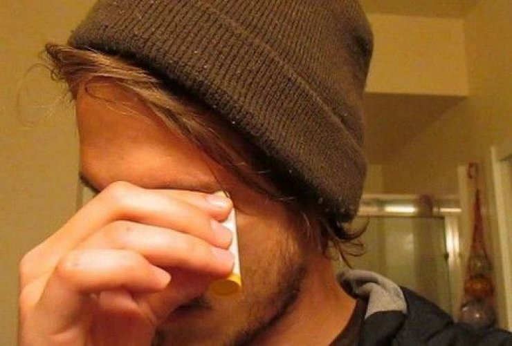 Beezin: Η νέα μόδα που προκαλεί τύφλωση