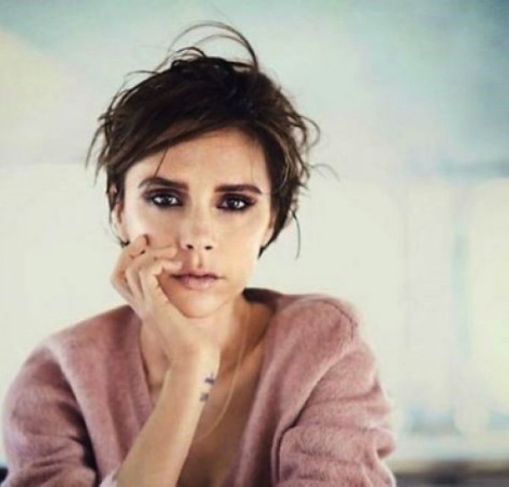  Η Victoria Beckham δίνει 600 κομμάτια από την ντουλάπα της σε εμάς!