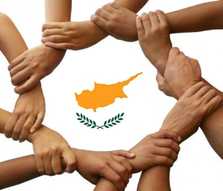 Κύπρος: Μηνύματα αγωνίας και στο facebook...