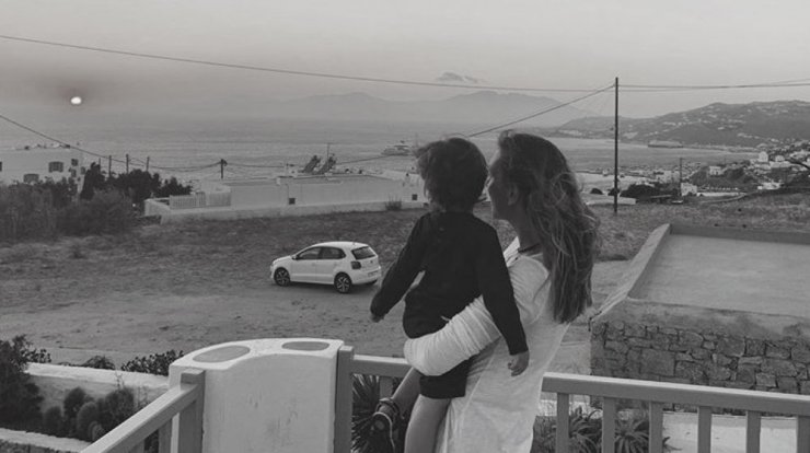 Επώνυμη Ελληνίδα περιμένει το δεύτερο μωράκι της ένα χρόνο μετά τον ερχομό του γιου της!