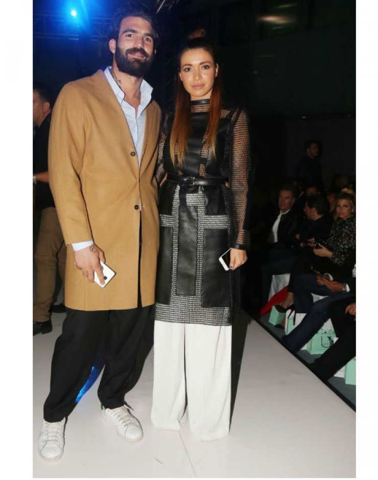 Ο Αλεξάνδρου βγαίνει με τη Φαρμάκη αλλά δεν είναι ερωτευμένος