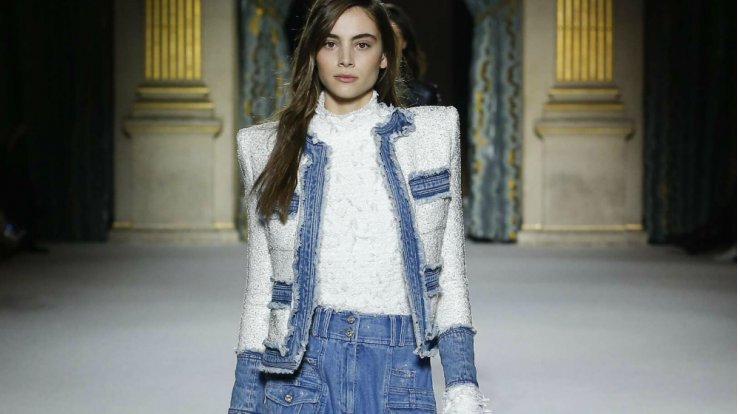 Πώς να φορέσεις τα αγαπημένα σου jeans με γόβες