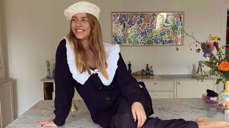 O οίκος Ganni δημιούργησε για πρώτη φορά πιτζάμες και είναι εξαιρετικά fashionable