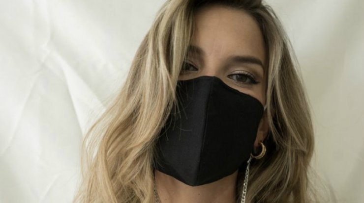 Το νέο fashion trend θα κάνει τη μάσκα σου να δείχνει πιο stylish