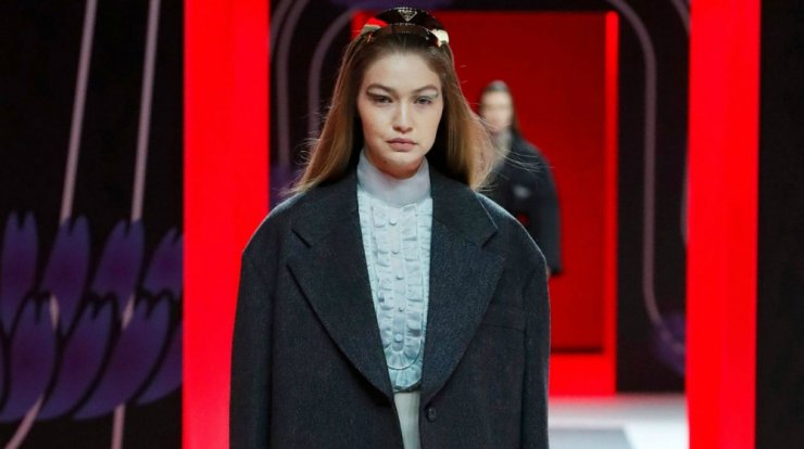 Ο οίκος Prada διοργανώνει δημοπρασία με fashion items από το χειμερινό ντεφιλέ 2020