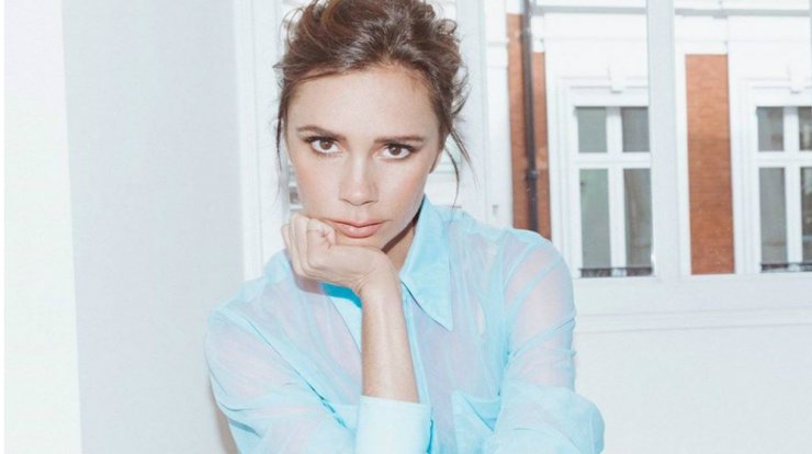 Η Victoria Beckham θα σε πείσει να συνδυάσεις αυτά τα δύο χρώματα