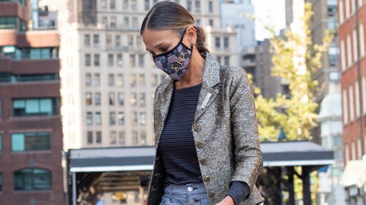 H Sarah Jessica Parker μόλις μας έπεισε πως χρειαζόμαστε μερικά glittery κομμάτια στην γκαρνταρόμπα μας