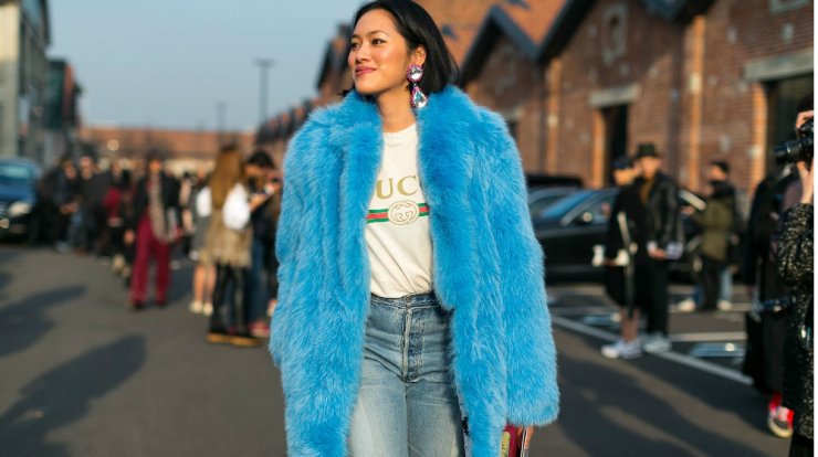 Πώς να φορέσεις τη γούνα σε φλούο χρώμα και να κερδίσεις τις εντυπώσεις