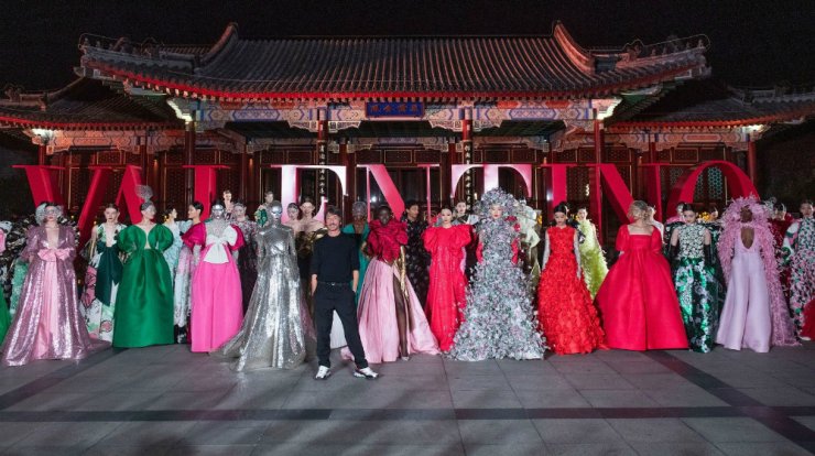 Ο οίκος Valentino μεταφέρει τα ντεφιλέ του από το Παρίσι στο Μιλάνο