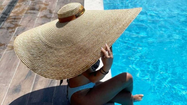 Must-have: To oversized καπέλο που λατρεύουν τα fashion girls