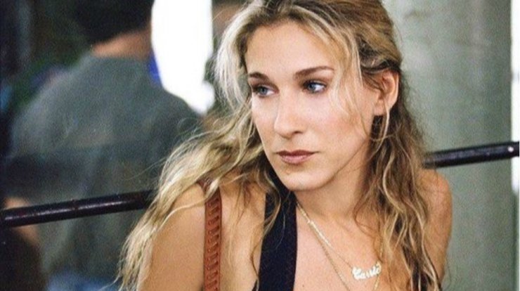Η αγαπημένη τσάντα της Carrie Bradshaw είναι η it bag της νέας σεζόν