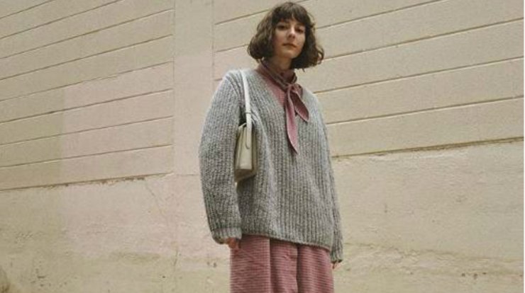 3 χρώματα για να συνδυάσετε τα γκρι κομμάτια της γκαρνταρόμπας