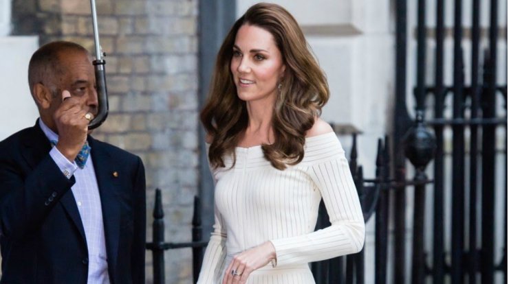 H Kate Middletton σου δείχνει πως να φορέσεις τις glittery γόβες με το καλοκαιρινό σου φόρεμα