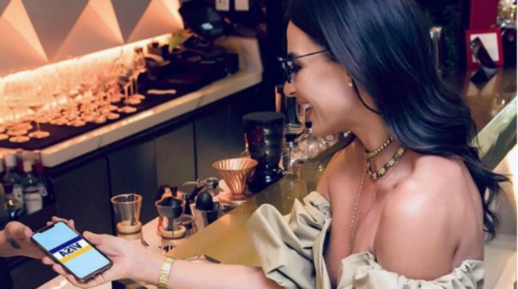 Ramona Filip: Υιοθέτησε την πιο statement τάση του καλοκαιριού