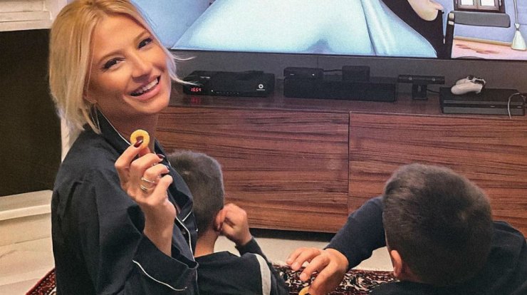 Φαίη Σκορδά: Το παιχνίδι που έφτιαξε ο μικρός της γιος για εκείνη [εικόνες]