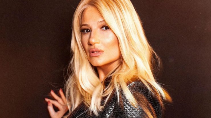 Γνωστός παρουσιαστής αποκάλυψε στην Φαίη Σκορδά on air πως έχει γνωρίσει τον σύντροφό της