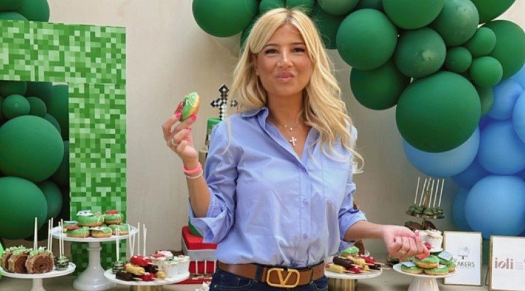 Φαίη Σκορδά: Η τετραώροφη τούρτα υπερπαραγωγή για τα γενέθλια του μικρού της γιου! [εικόνες & βίντεο]