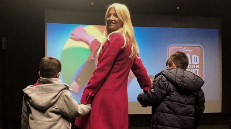 Φαίη Σκορδά: Με τον μικρό της γιο στο πλατό! [βίντεο]