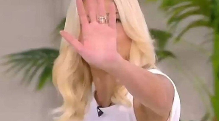 Η Φαίη Σκορδά αποχώρησε άρον άρον από το πλατό ζητώντας συγγνώμη