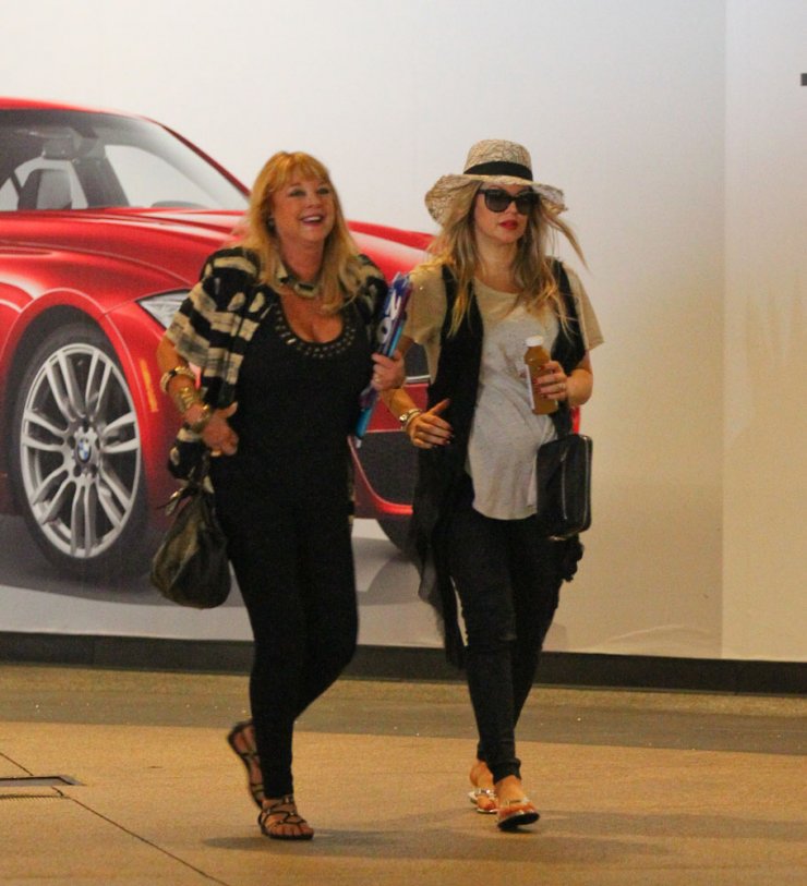 Fergie: Έξοδος με τη μητέρα της