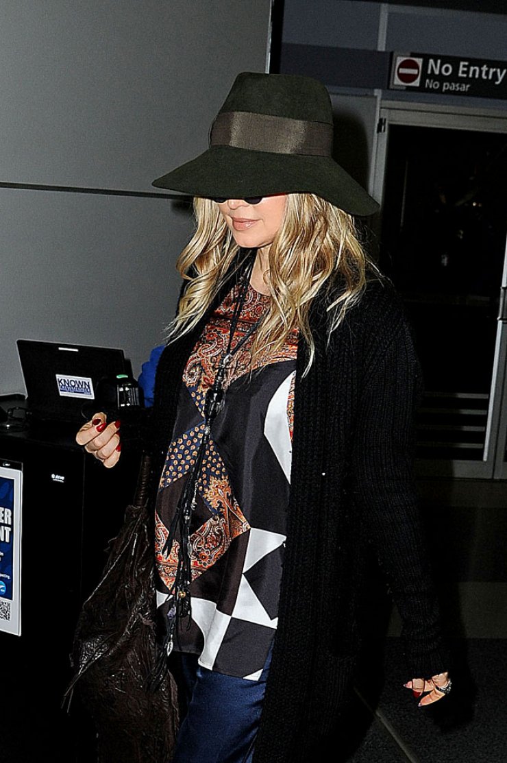 Αναγνωρίζετε αυτή τη διάσημη, εγκυμονούσα τραγουδίστρια; 