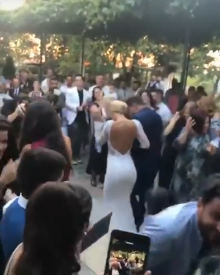 Έλληνας ποδοσφαιριστής παντρεύτηκε την αγαπημένη του! [εικόνες & βίντεο]